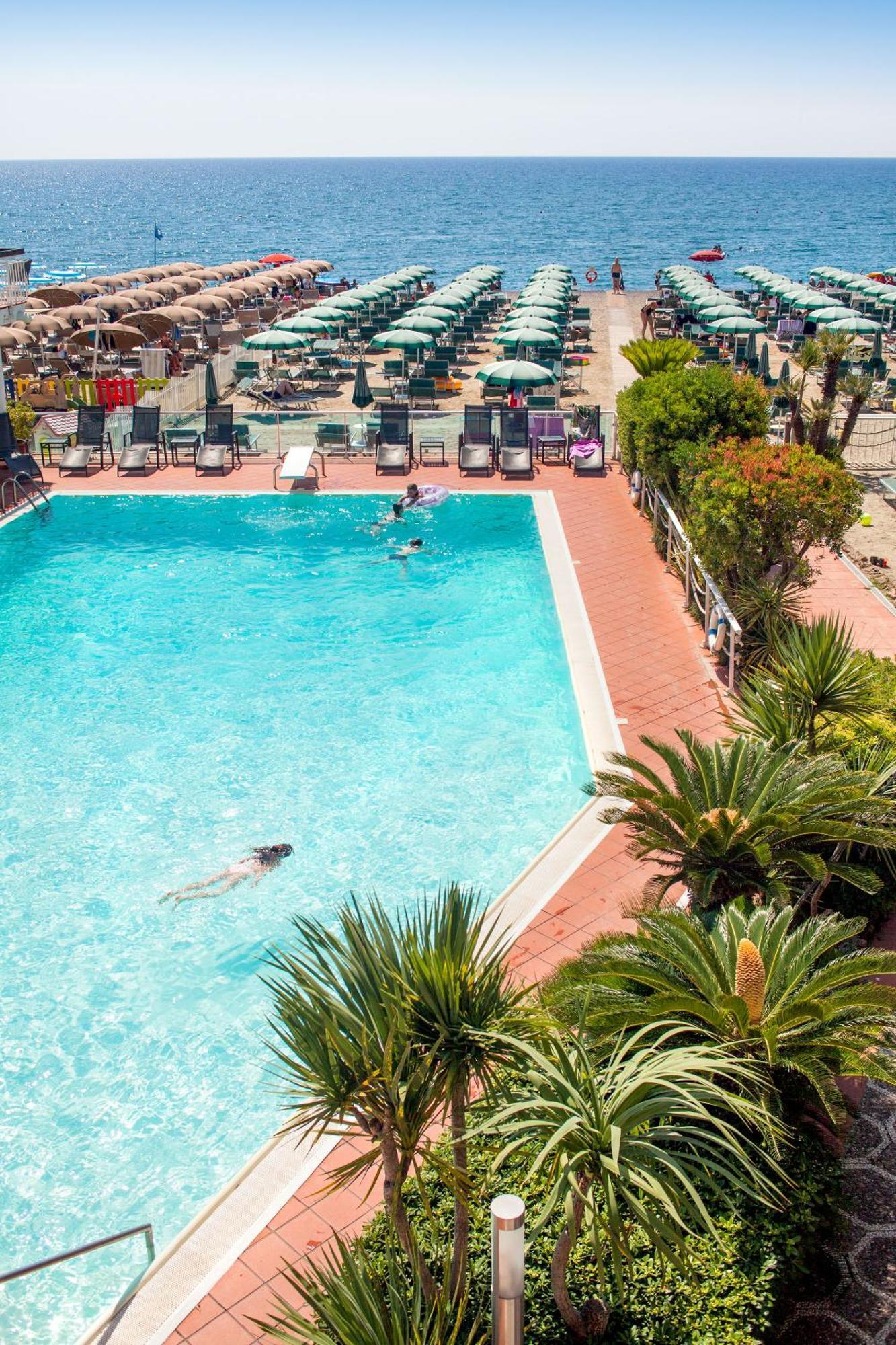 Hotel Gabriella Diano Marina Exterior foto