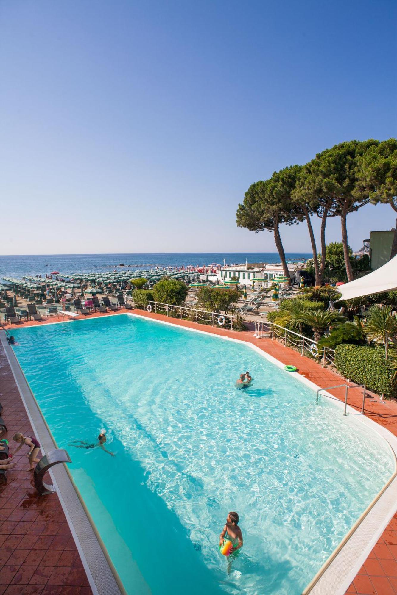 Hotel Gabriella Diano Marina Exterior foto
